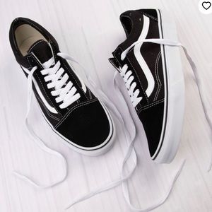 Vans Old Skool Skate Shoe - Black MENS USA 7, WOMENS USA 8.5